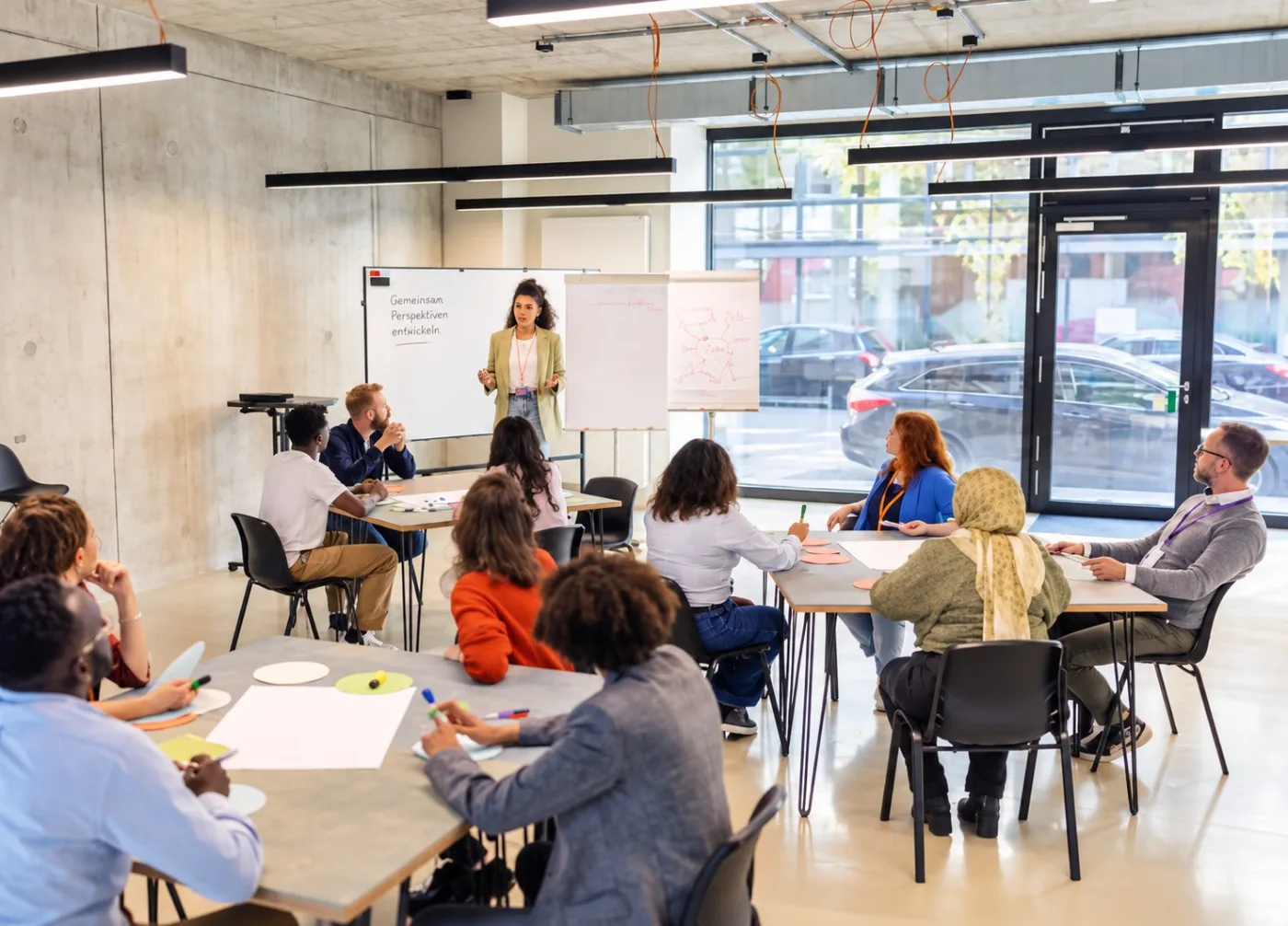 Mitarbeiter Coaching im Workshop mit internationalen Teilnehmenden